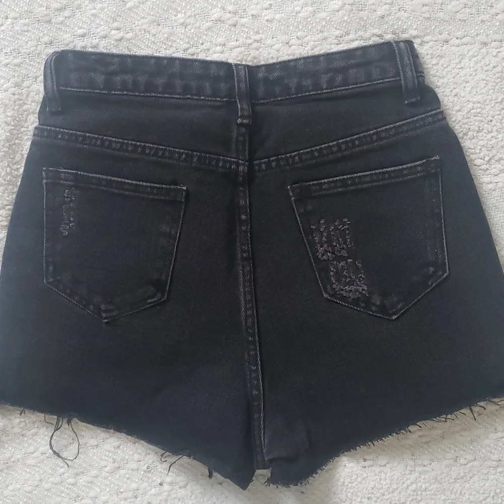 NWT PrettyLittleThing High Rise Short - Picture 4 of 6